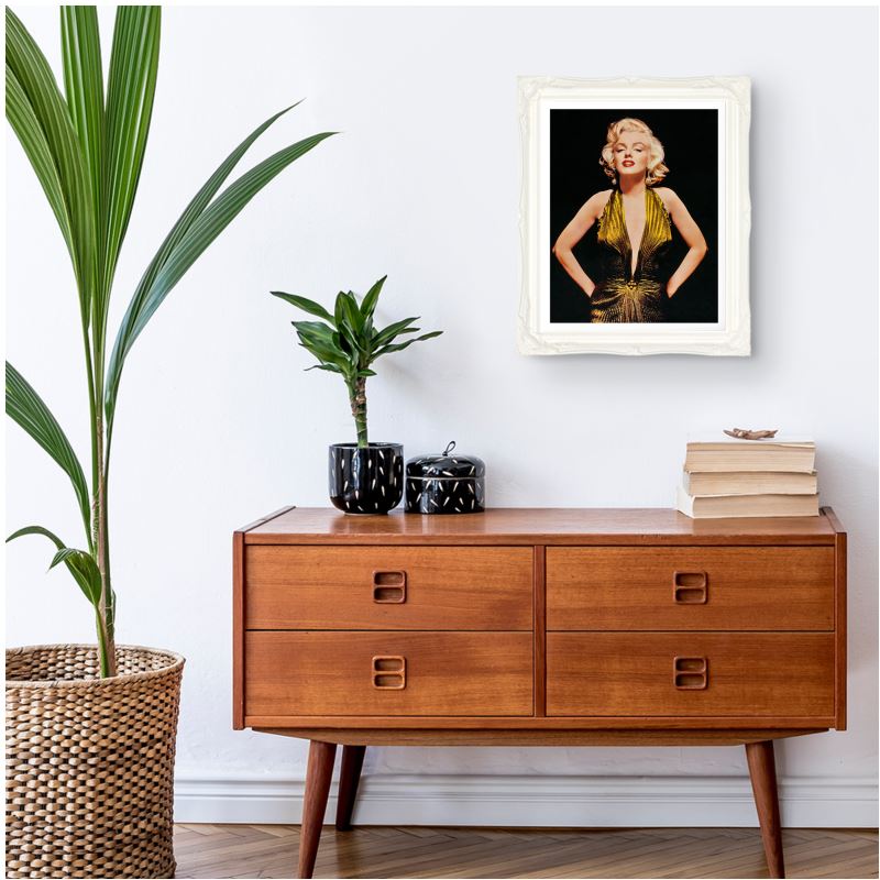 Marilyn Monroe im verzierten Rokoko-Rahmen