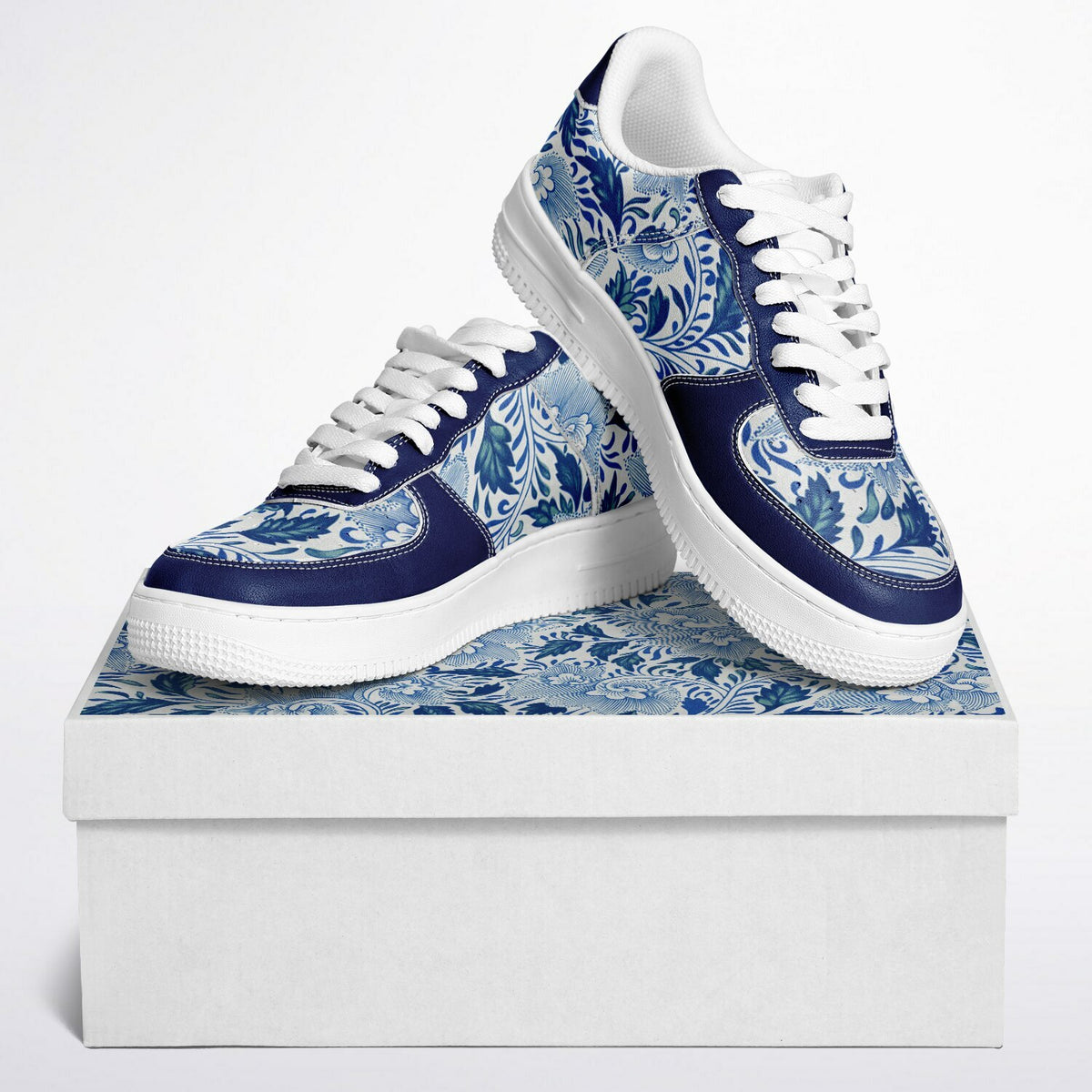 Low top Sneakers in Porcelain Print