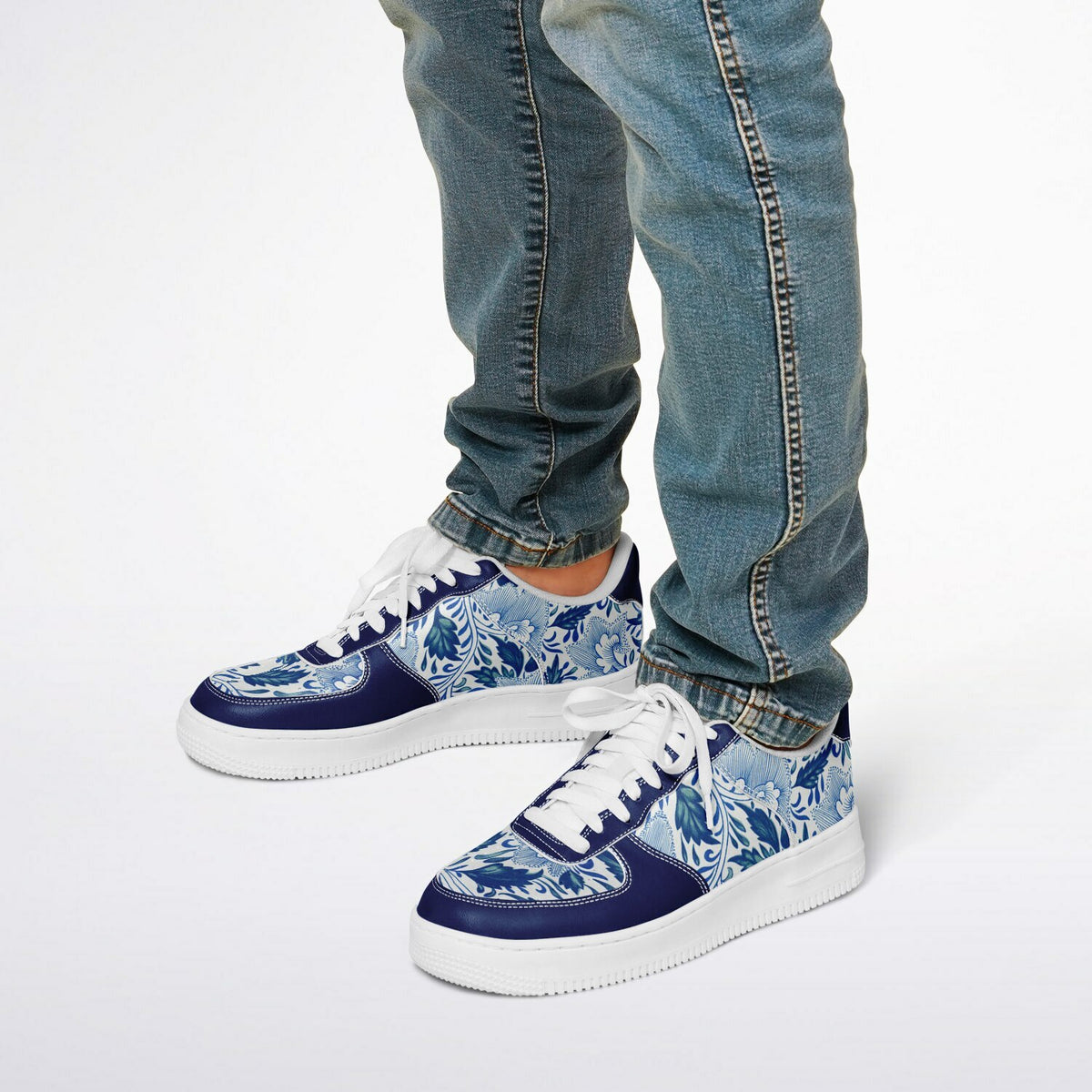 Low top Sneakers in Porcelain Print