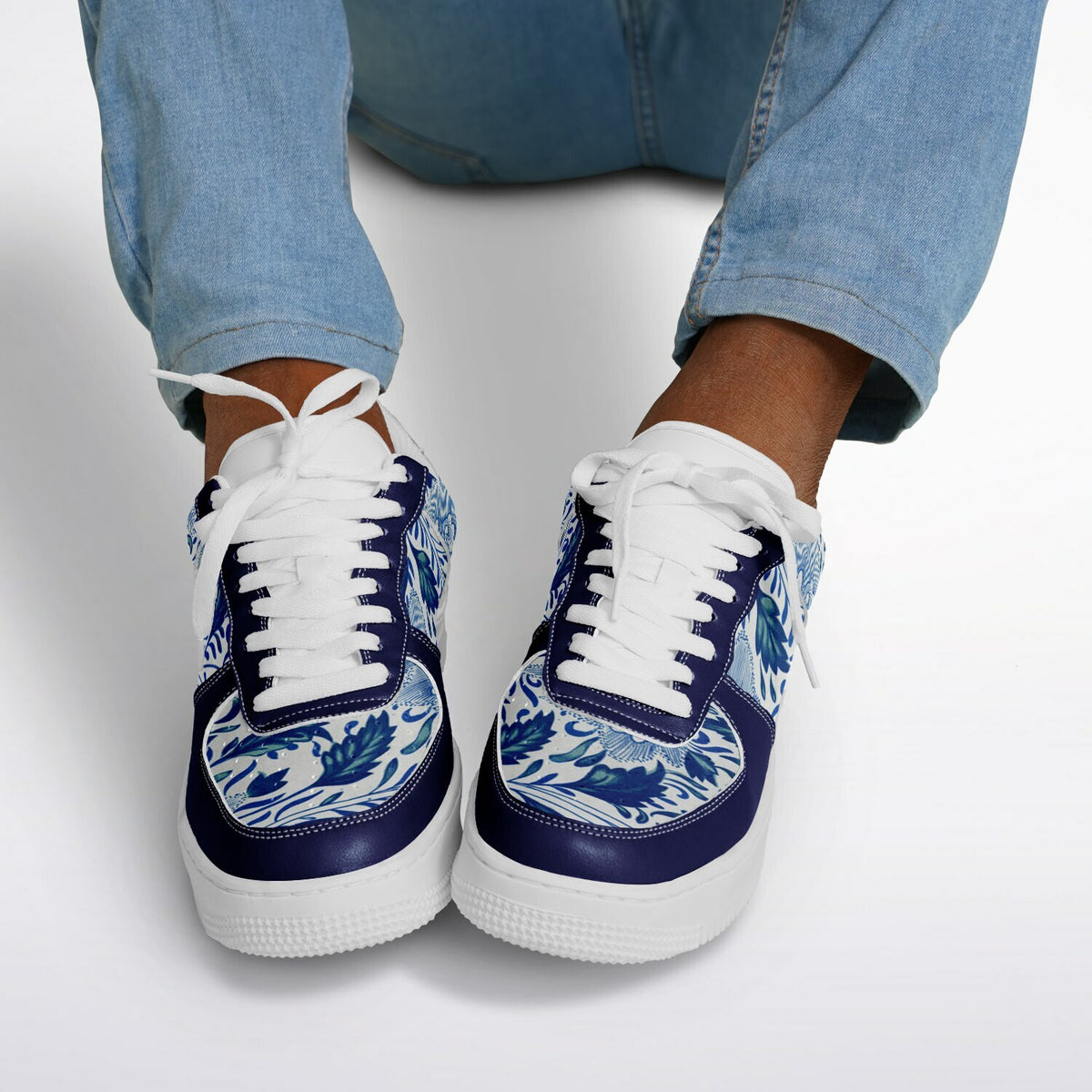 Low top Sneakers in Porcelain Print