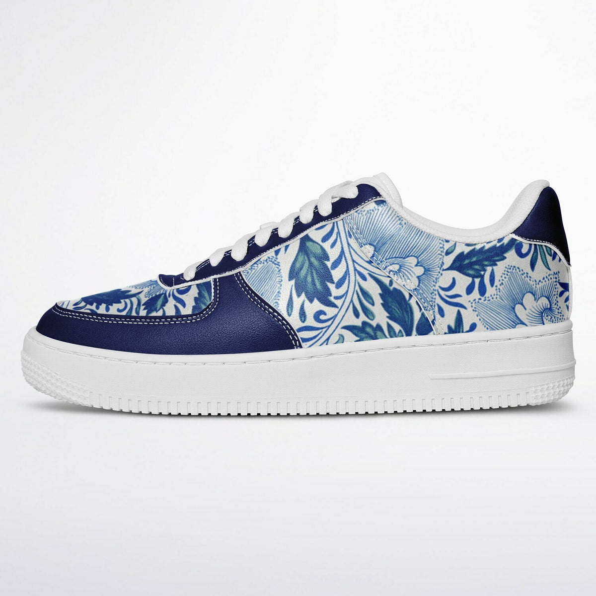 Low top Sneakers in Porcelain Print