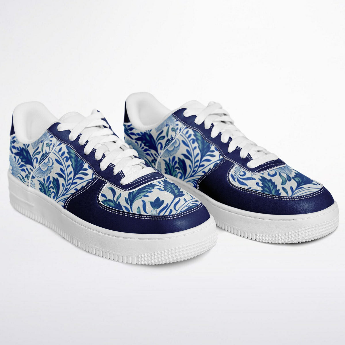 Low top Sneakers in Porcelain Print