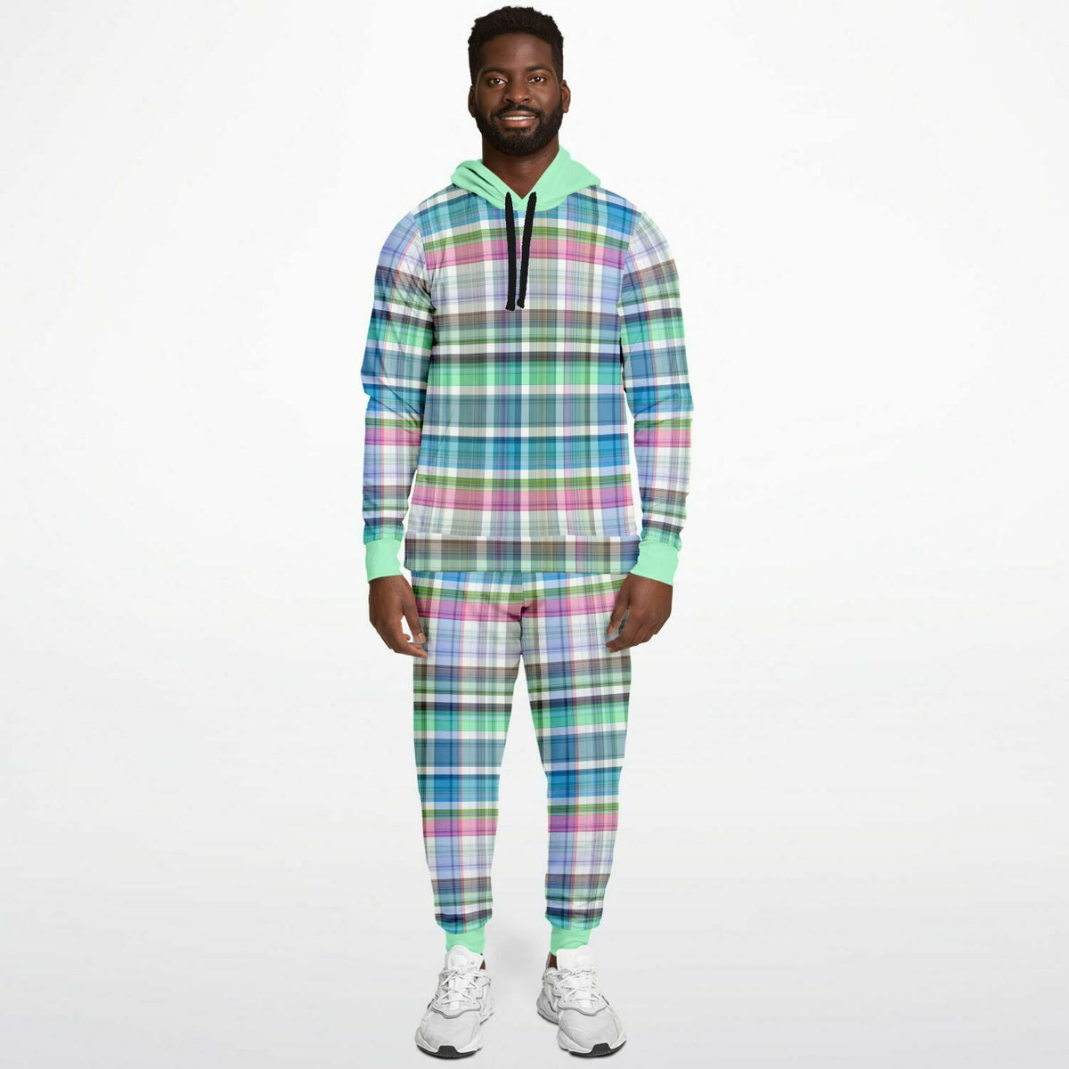 Winterliches Set aus Kapuzenpullover und Jogginghose mit Karomuster 