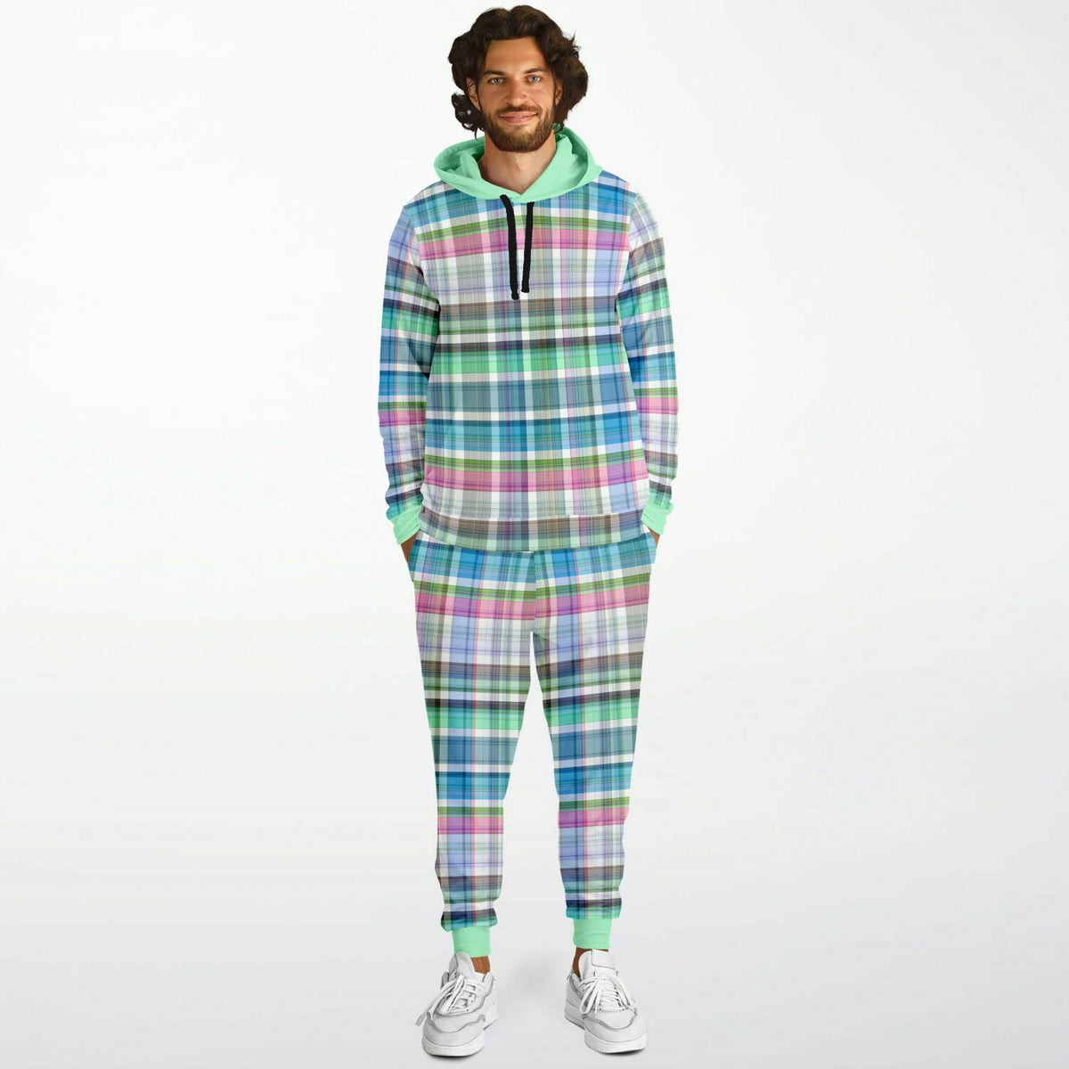 Winterliches Set aus Kapuzenpullover und Jogginghose mit Karomuster 