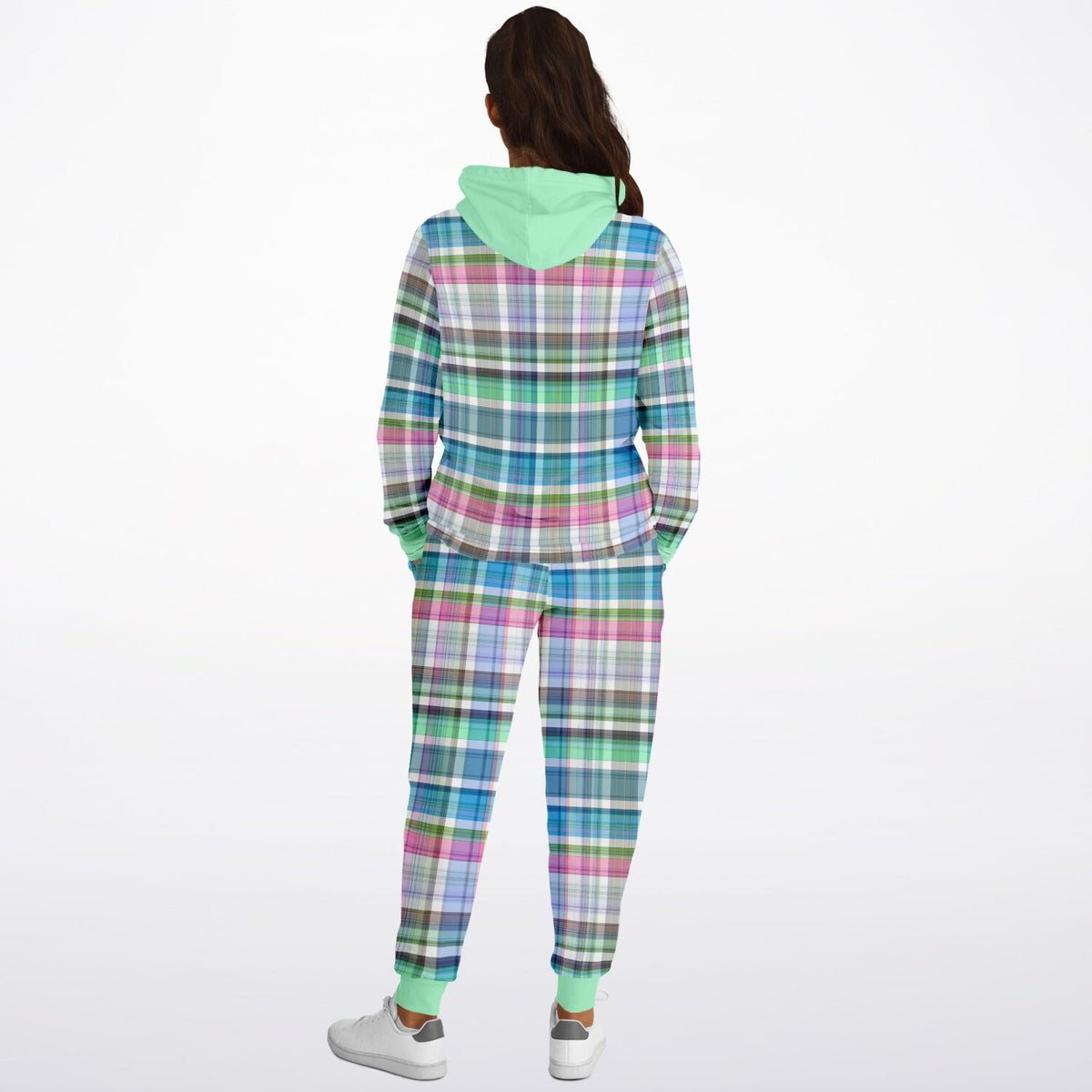 Winterliches Set aus Kapuzenpullover und Jogginghose mit Karomuster 