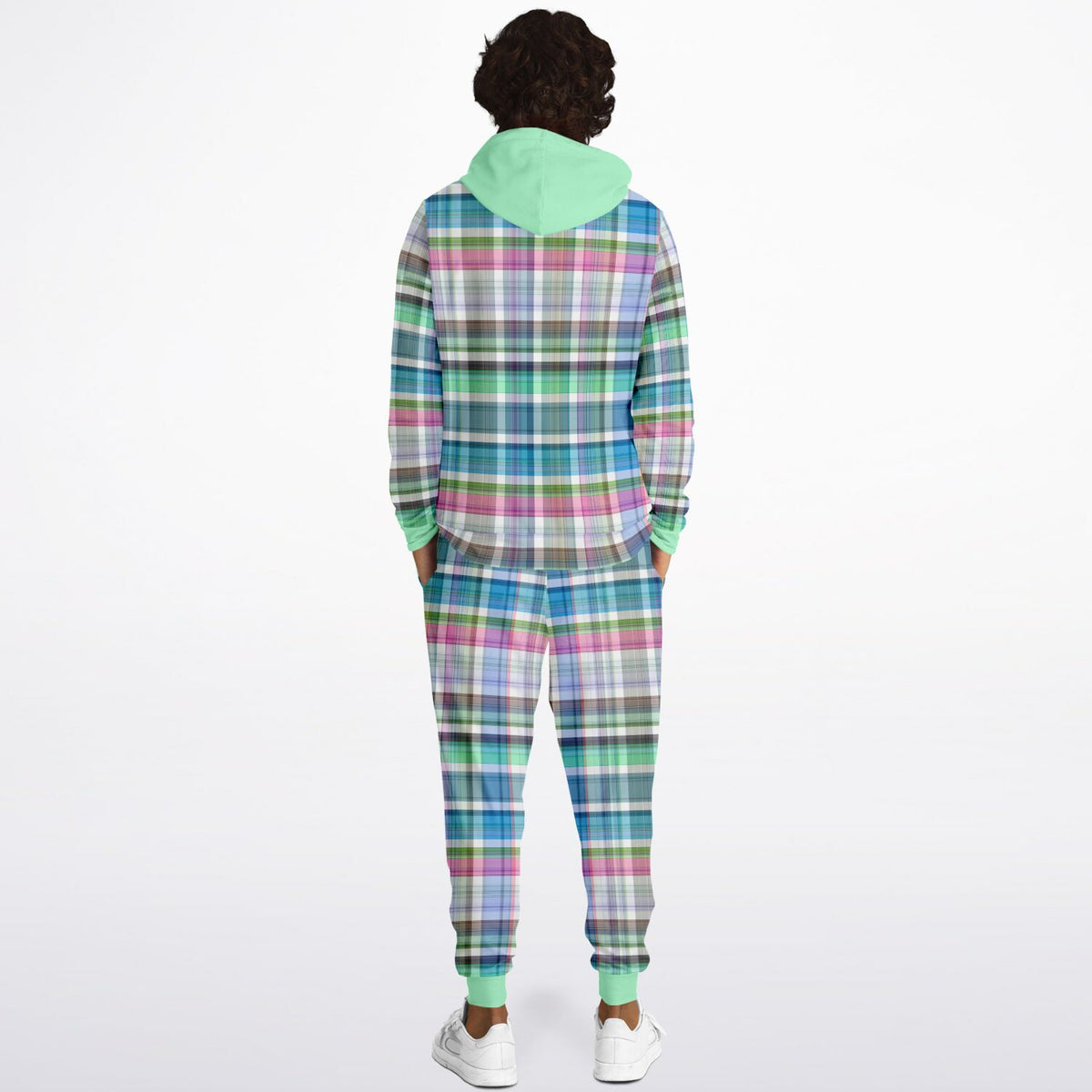 Winterliches Set aus Kapuzenpullover und Jogginghose mit Karomuster 