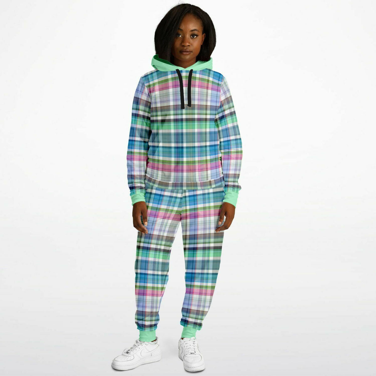 Winterliches Set aus Kapuzenpullover und Jogginghose mit Karomuster 